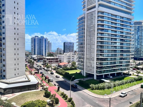 Imagen 3 de 11 de Venta - 1 Dormitorio , Torre De Categoria , Playa Brava , Punta Del Este Sap4698056