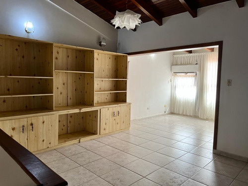 Imagen 15 de 25 de Casa Amplia Ubicada En Urbanización Los Olivos, Puerto Ordaz