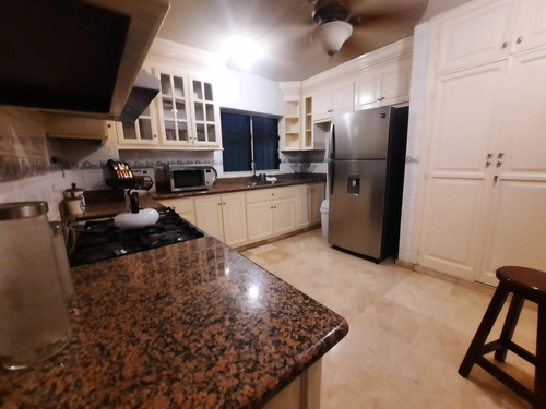 Se Renta Apartamento Amueblado 3 Habitaciones En La Av. Anacaona