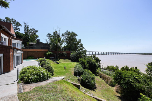 Casa De 3 Dormitorios En Alquiler Sobre La Barranca Rosario
