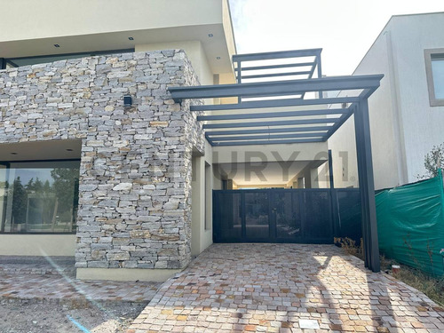 Venta De Casa. Las Cortaderas I. Guaymallen. Mendoza.