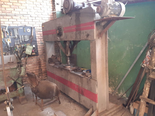 Maquina Embombadora O Abombadora De Tapas Para Tanques