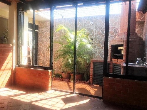 Imagen 7 de 11 de Preciosa Casa Amoblada En Urb La Floresta Av. Cancamure