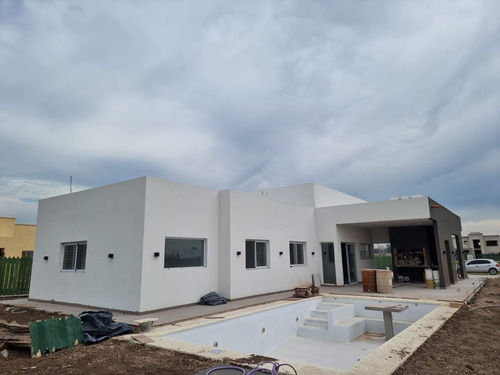 Imagen 12 de 13 de Casa A Estrenar Con Pileta En Lagos De Canning