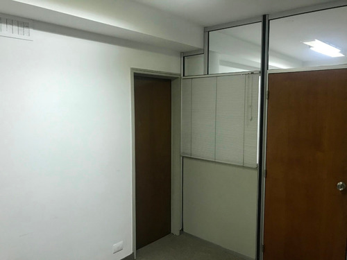 Excelente Oficina En La Mejor Ubicación De Tribunales.