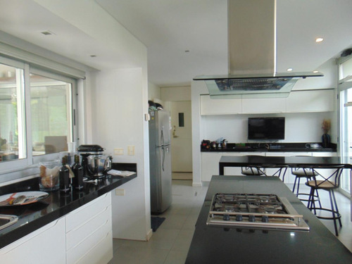 Imagen 13 de 30 de Moderna Casa En Venta 4 Dormitorios. Las Lomas-jockey. San Isdro
