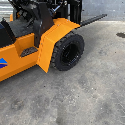 Imagen 12 de 16 de Autoelevador 3500kg 3.5 Toneladas Triple Torre 4.5m Duales