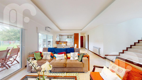 Venta Casa De 4 Dormitorios En Miralagos