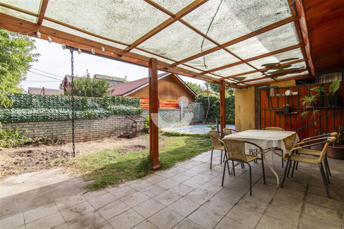 Casa En Venta De 4 Dorm. En Las Condes