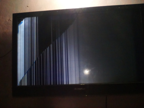 Imagen 1 de 4 de Televisor Led Cyberlux D 40 Usado Pantalla Rota Se Vende