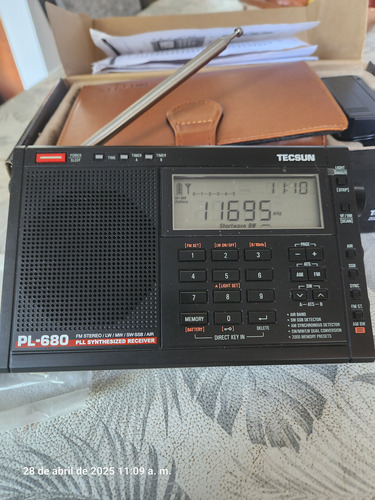 Radio Multibanda Tecsun Pl 680 Negro (Usado)