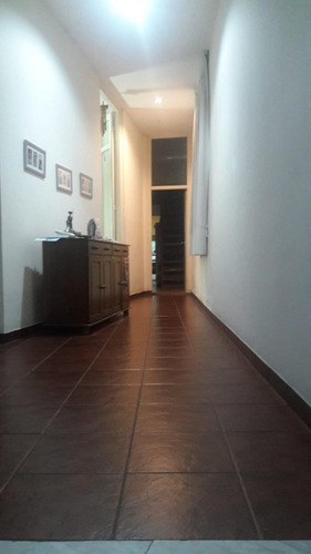 Oportunidad De Compra!!!! Casa De Altos, Gran Metraje, Burgues Próx San Martín!