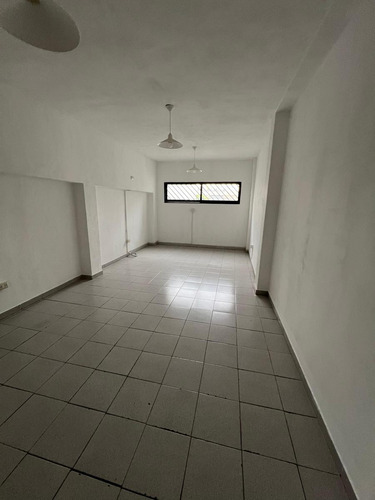 Alquilo Oficina En Alberdi-córdoba-zona:plaza Colón