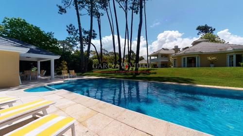 Venta En Casa Barrio Golf, Punta Del Este. - Ref: 2803
