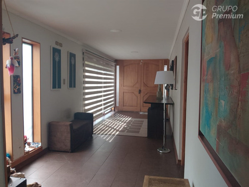 Casa En Venta De 5 Dorm. En La Florida