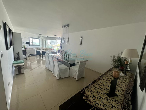 Alquiler De Apartamento De 3 Dormitorios + Dependencia En Amplia Planta En Playa Brava