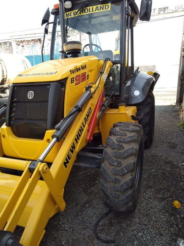 Retroescavadeira New Holland B95b Ano 2016
