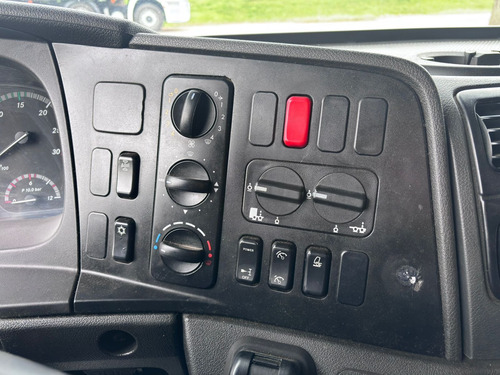 Mercedes Benz Atego 3030 Carroceria