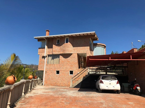 Imagen 2 de 14 de Casa De Dos Pisos Y Apartamento En Club De Campo San Antonio De Los Altos