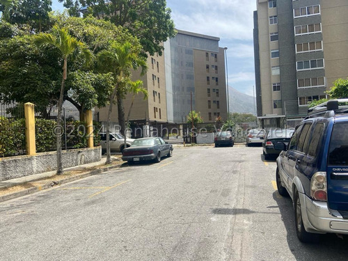 Ms: 24-22727 Se Vende Amplio Apartamento En La Urbina A=164m2, 3h, 2b, 2p.