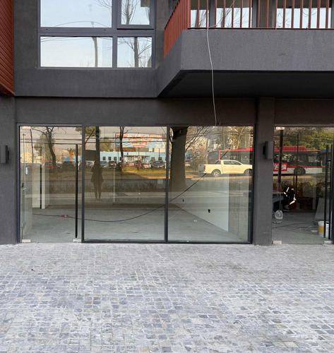 Excelente Local Comercial En Avda Las Condes