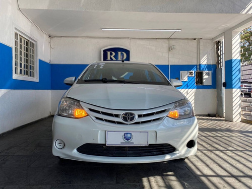 Imagem 4 de 14 de Toyota Etios 1.5 Xs Sedan 16v Flex 4p Manual 2017 Branco