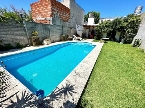 Venta De Casa Con Pileta + Local + Departamento De 1 Dormito