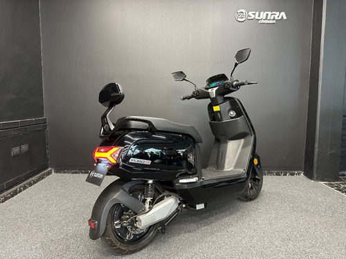 Imagen 7 de 19 de Scooter Sunra R-bot Doble Litio 2023