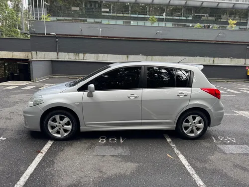 Nissan Tiida Premium 2012 Hb Automatico