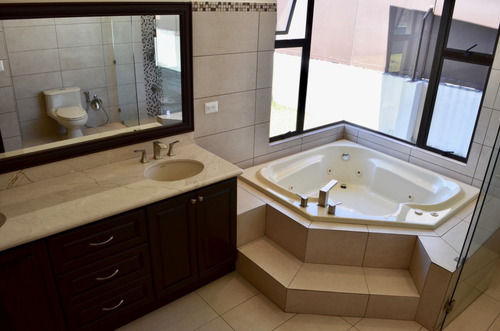 Imagen 11 de 20 de Espectacular Casa En Alquiler En San Isidro, Heredia