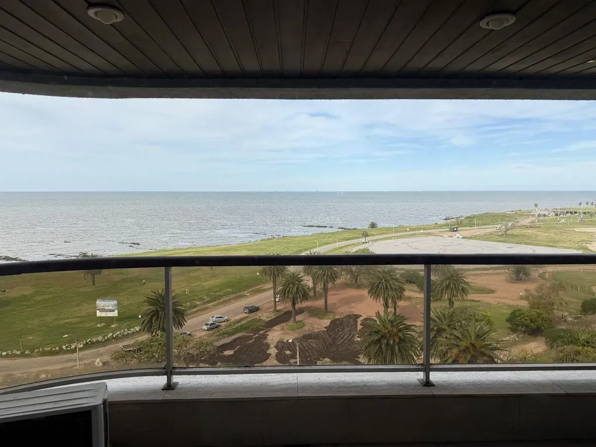 Alquiler Apartamento Con Vista Al Mar 3 Dormitorios, Servicio. Garage. Punta Carretas · Foto 3