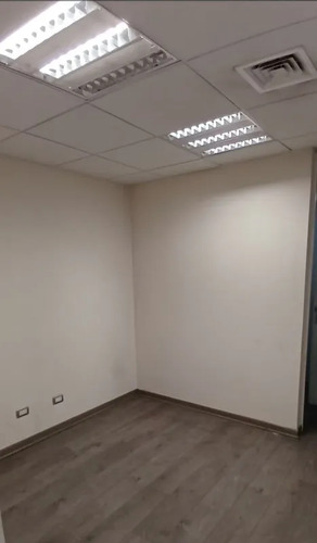 Se Arrienda Oficina Y Estac. Excelente Ubicación E.central