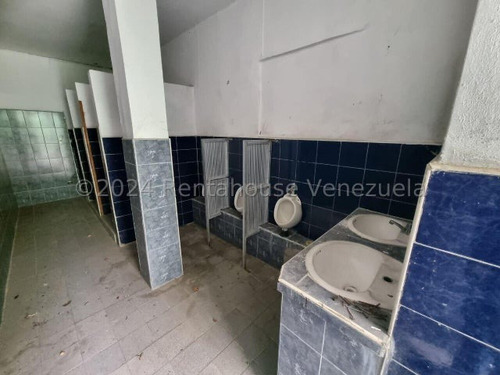 Raiza Suarez Vende De Oportunidad Terreno De 832 Mts2 En Av Moran De Barquisimeto 2 4 2 7 9 6 0 En El Mismo Se Encuentran Ubicadas Con 2 Casas Para Remodelar. Cuenta Con Todos Los Servicios Básicos
