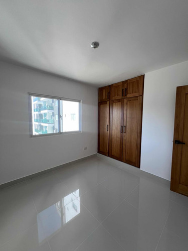 Venta De Apartamento En La Avenida Hispanoamericana