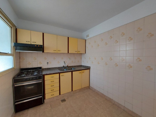 Imagen 8 de 14 de Departamento 4 Ambientes. Cochera. Balcón. Villa Urquiza.