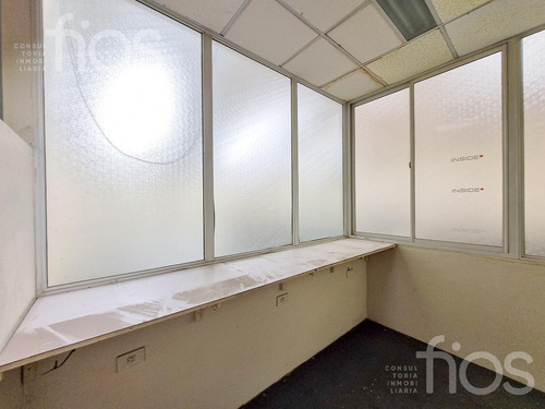 Venta Inmueble Comercial Con Galpón, Entrepiso Y Oficinas En Barrio Luis Agote