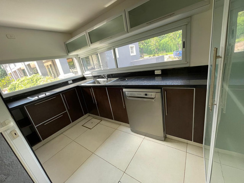 Importante Casa En Las Delicias 4 Dormitorios, Con Pileta, Q