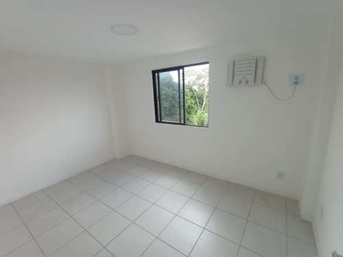 Alugo Apartamento De Três Quartos No Bairro N.s.das Graças.