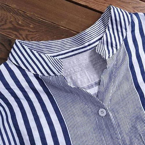 Corte Holgado Con Cuello En V Y Estampado De Rayas De Tres C