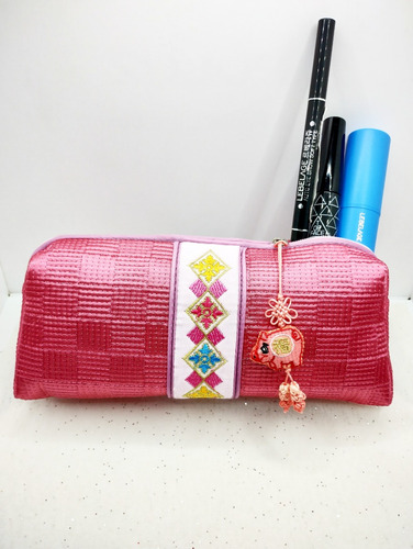 Artesanía Coreana Cosmetiquera Tradicional_ Diseño Puerquito