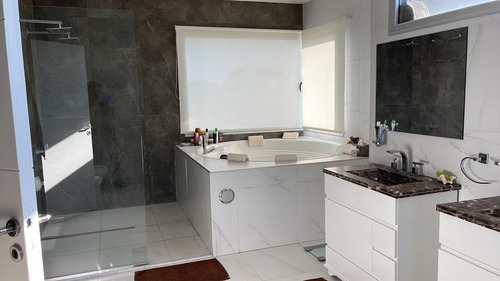 Casa En Alquiler Y En Venta En Terralagos Canning Ezeiza
