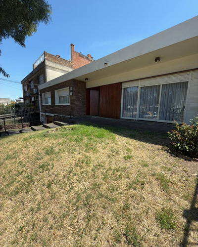 Hermosa Casa En Venta/ Amplio Terreno/tres Dormitorios/garaje/antel Arena