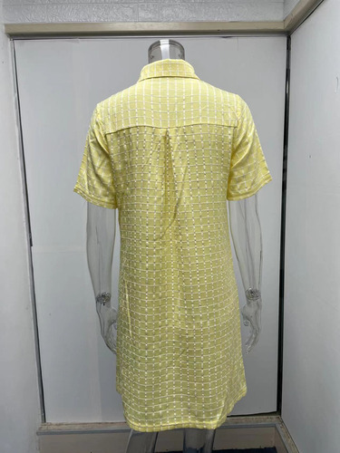 Vestido Camisero De Manga Corta Con Botones En El Cuello Y E