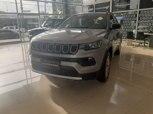 Imagen 3 de 23 de Jeep Compass Longitude Plus T270
