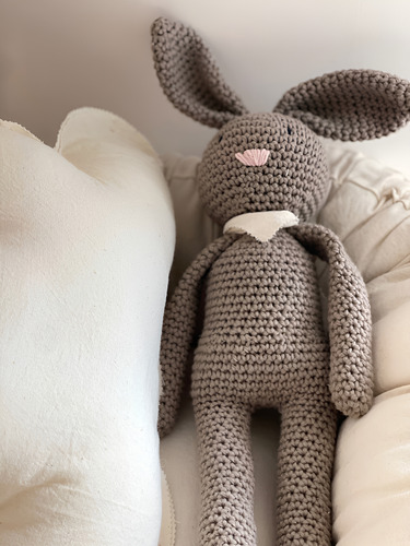 Nidito De Contención Crudo + Almohada Nube + Amigurumi. Crudo- Conejo Visón