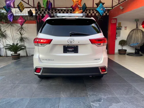 Toyota Highlander 3.5 Limited Panoramic Roof At