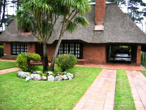 Punta Del Este, Pinares, 4 Dormitorios.- Ref: 2627
