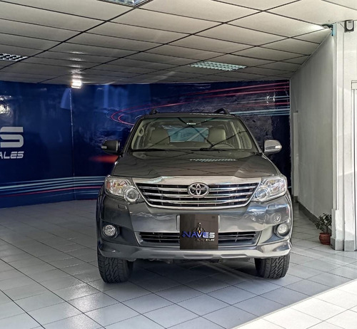 Imagen 2 de 11 de Toyota Fortuner 2014