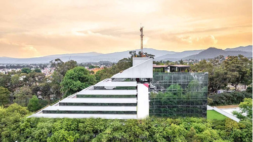 Edificio Totalmente Remodelado En Periférico Sur