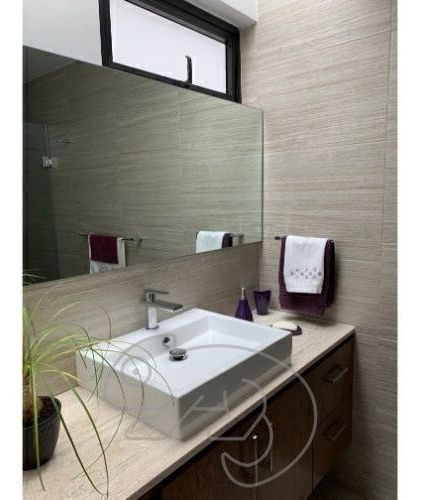 Imagen 11 de 30 de Moderna Casa Con Doble Altura
